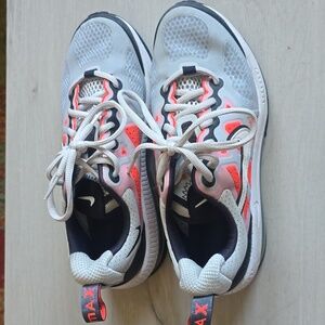 Nike Air Max Genome Sneakers Pure Platinum/Bright Crimson Gray Youth Size 4.5